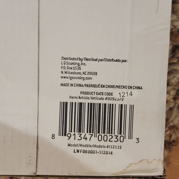 New, Smooth Close White Toilet Seat E Elongated 18.7" AquaSource Easy Install - Picture 13 of 16